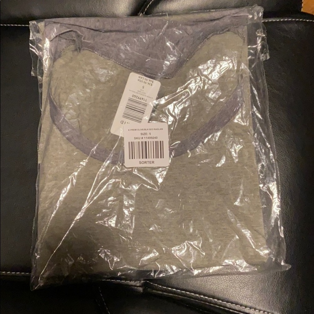 TORRID SHORT SLEEVE PREMIUM TEE TOP - Picture 4 of 8